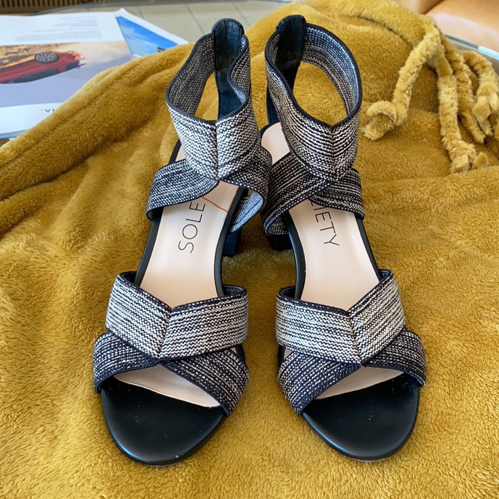 Sole Society fun Sandal!